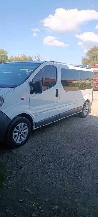 Мікроавтобус Opel Vivaro