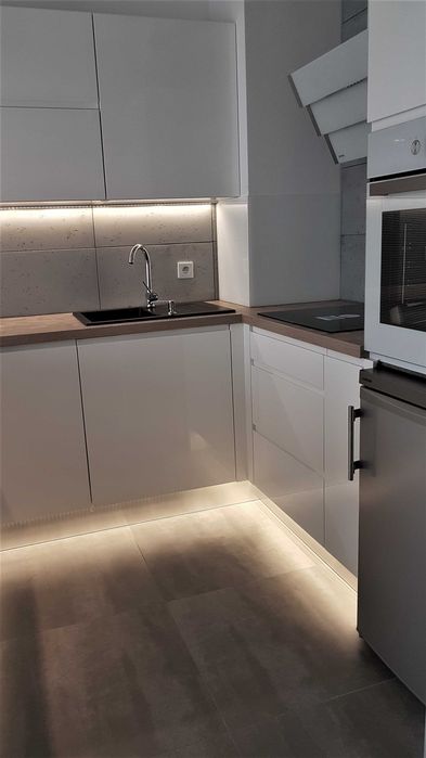 Nowoczesna kawalerka 30 m² w ścisłym centrum Kęt – Wysoki standard, balkon, parking i poddasze!