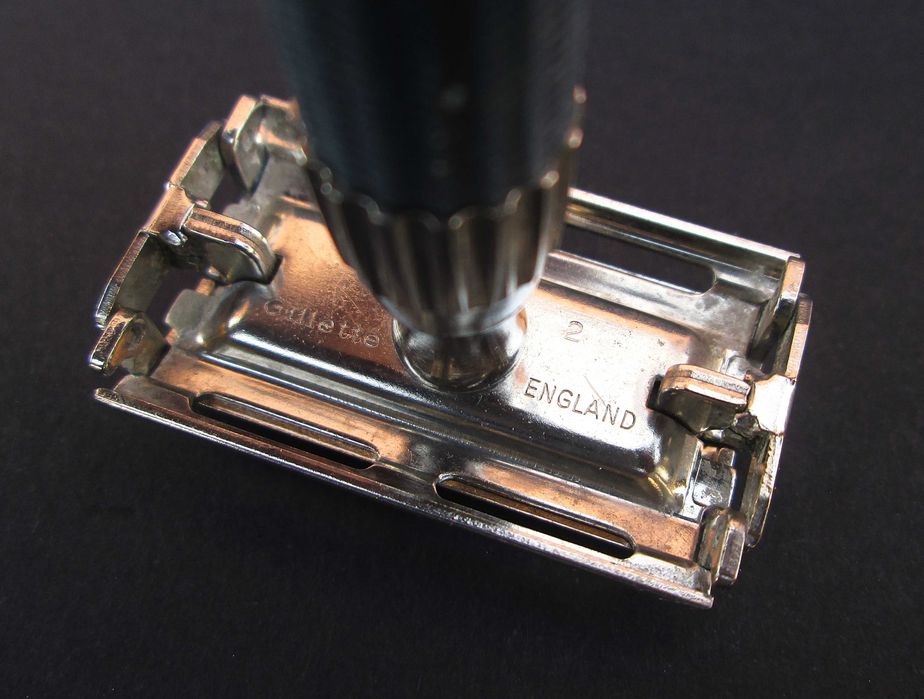 1974 (U2) GILLETTE Super Slim Twist Maquina de Barbear com Lamina