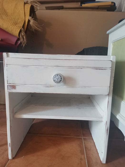 Mesa cabeceira antiga