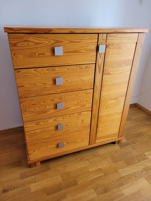 Komplet Drewniana szafa i drewniana komoda