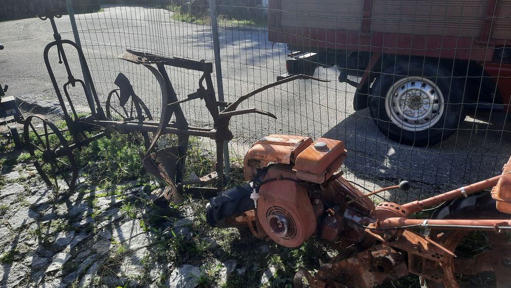 Maquinas e antiguidades para decoração