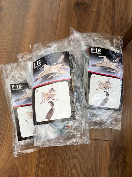 Модель літака винищувача F-16 / маштаб 1:72