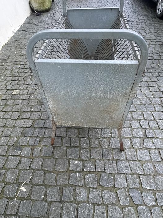 Manjedoura para ovelhas e cabras