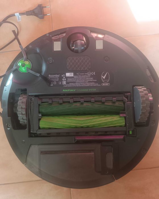 Aspirador Robô IROBOT Roomba e5