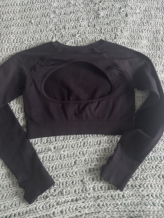 Czarny sportowy croptop dlugi rekaw w bardzo dobrym stanie