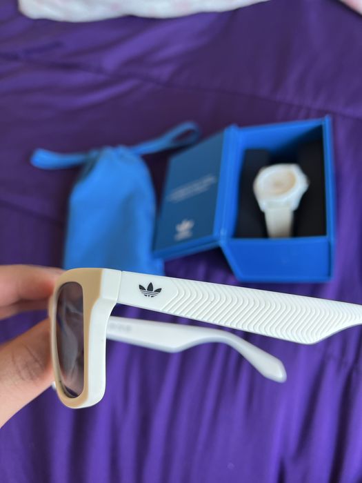 Óculos e relogio da adidas