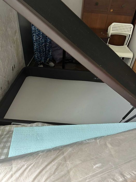 Cama com arrumação