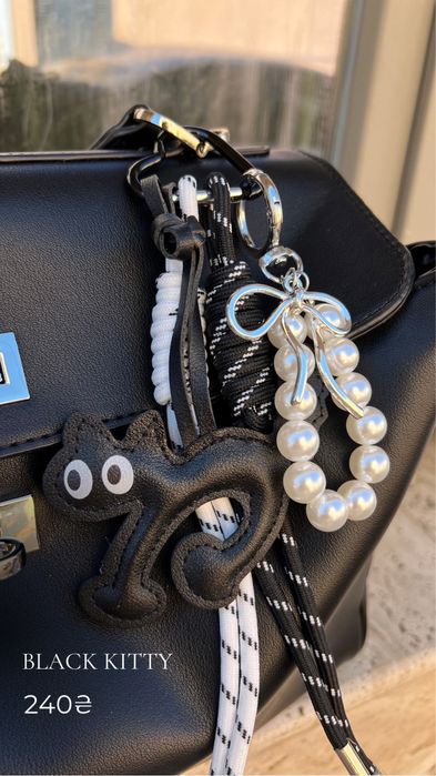 Брелок на сумку, тренд 2025, брелки с собакой, стильные брелки, брелок