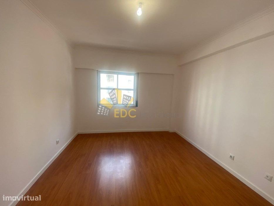 Apartamento T2 Transformado em T3 | A 5 Minutos da Estação | Tapada...