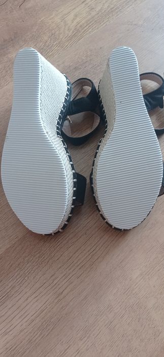 Sandały na platformie