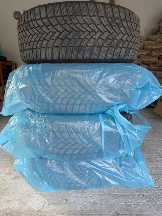 Opony zimowe Bridgestone 235/55/18