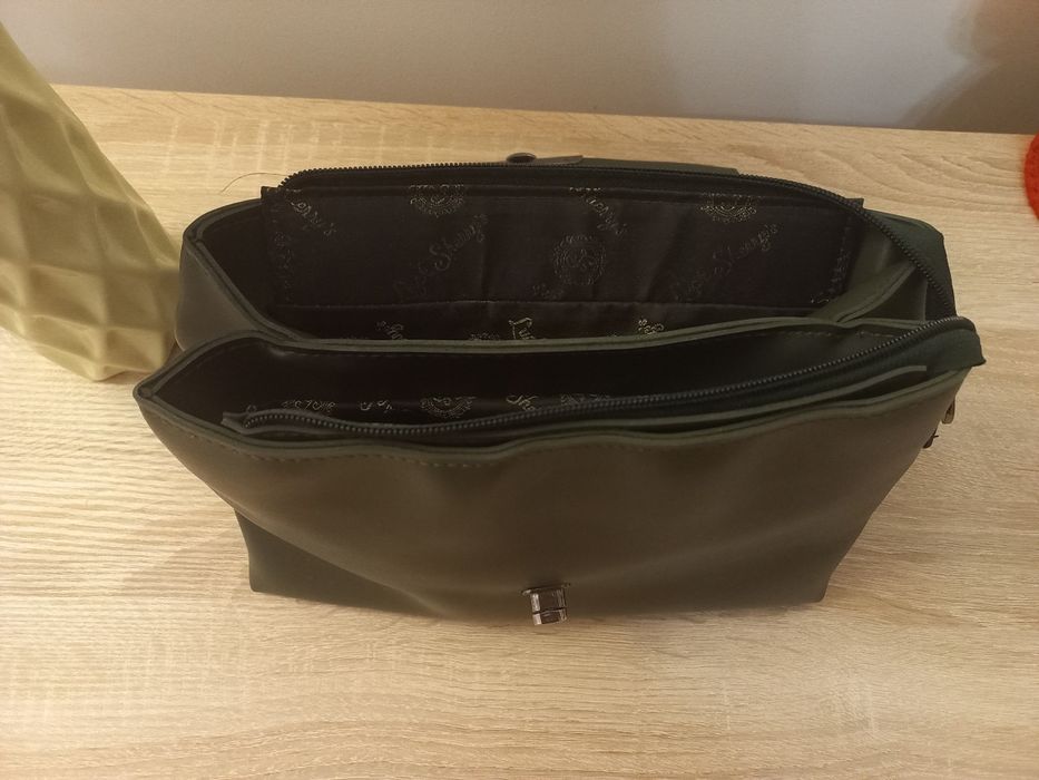 Зелена сумка з рамінцем-ланцюжком