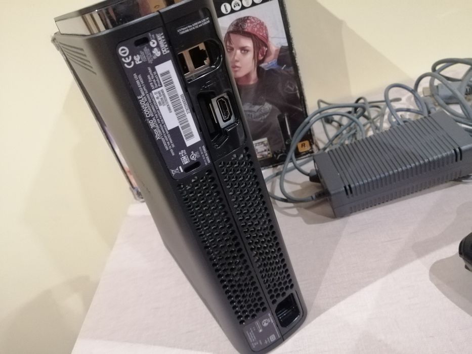 Xbox 360 elite em caixa