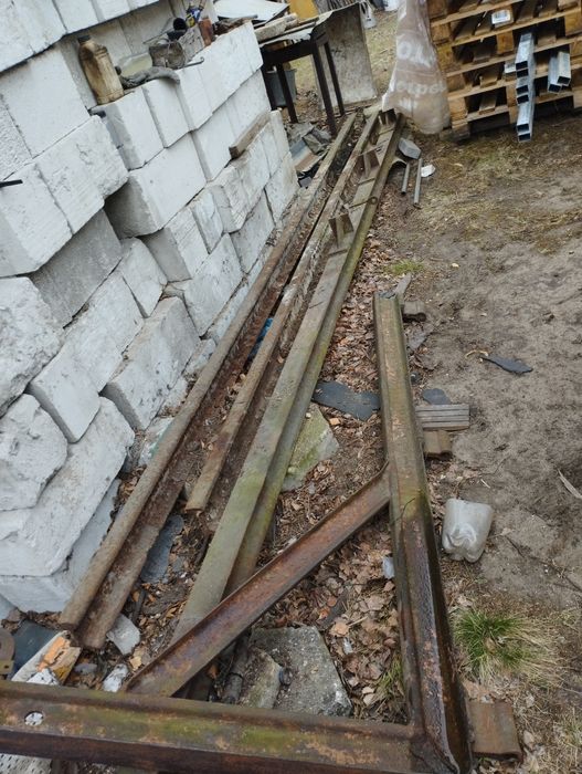 żuraw wykonany z szyny tramwajowej