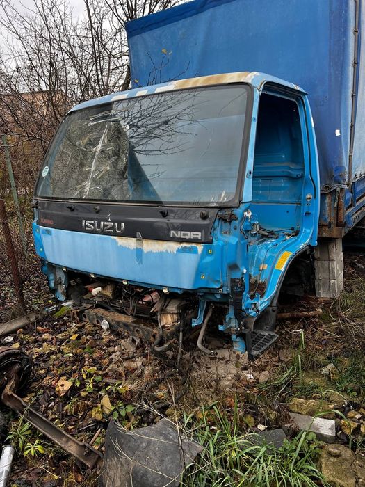 Разбираю Исузу NQR 71  Исузу кабина,балка
