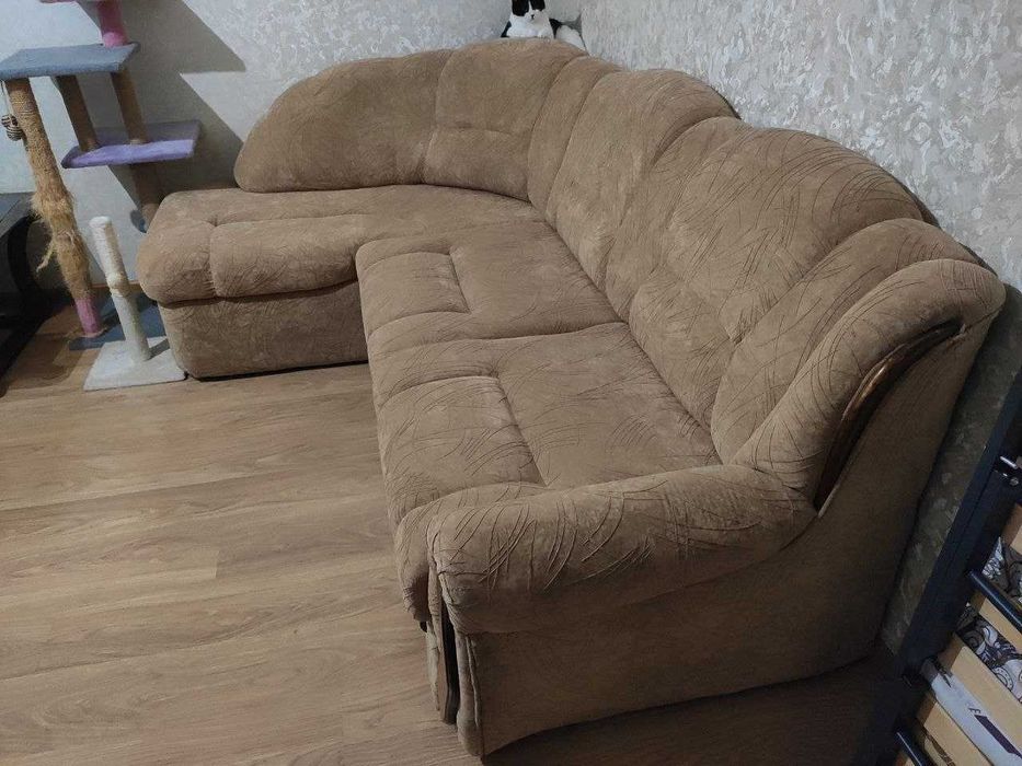 Диван кутовий +2 крісла у хорошому стані