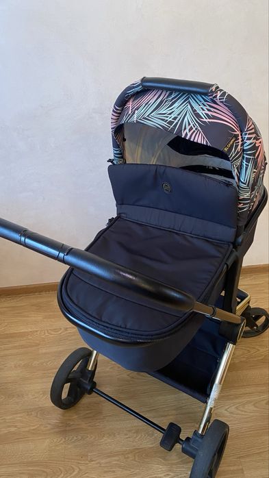 Дитяча коляска .