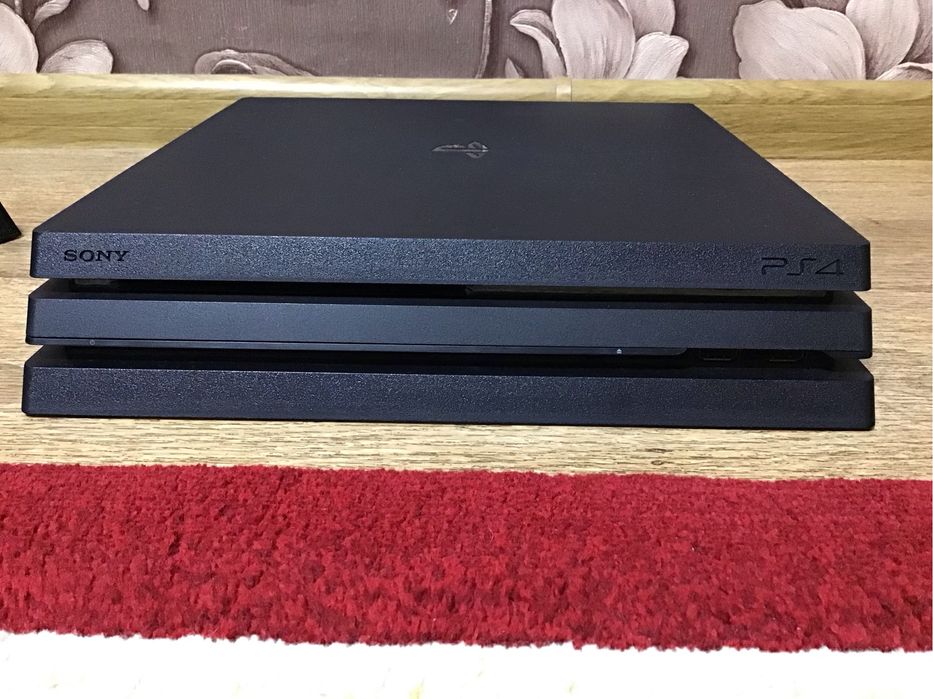 Sony play station  4 pro 1 tb  с очень большим комплектом.
