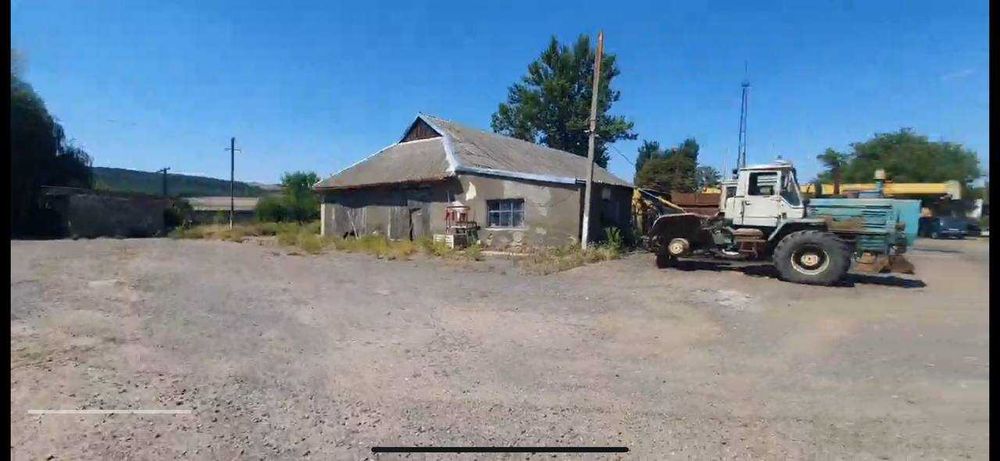 Виробнично-складський комплекс на фасаді траси Р-33 (с. Михайлівка)