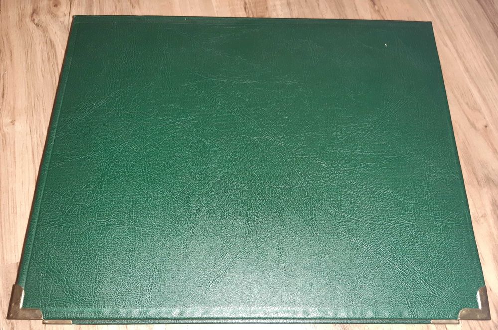 zielone pudełko z dermy