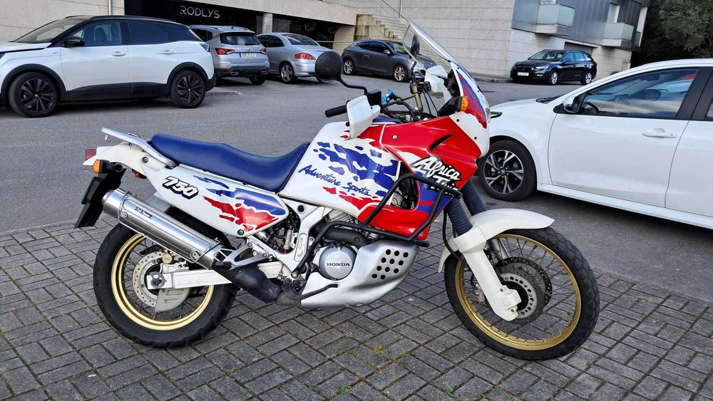 Honda Africa Twin 750 - RD07