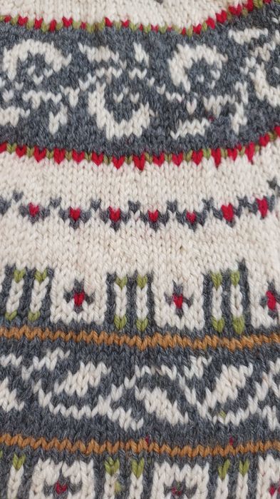 Sweter z owczej wełny handmade