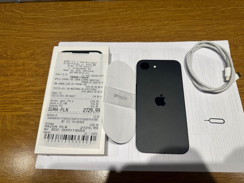 Apple iPhone 16e 128 GB – Czarny – jak nowy