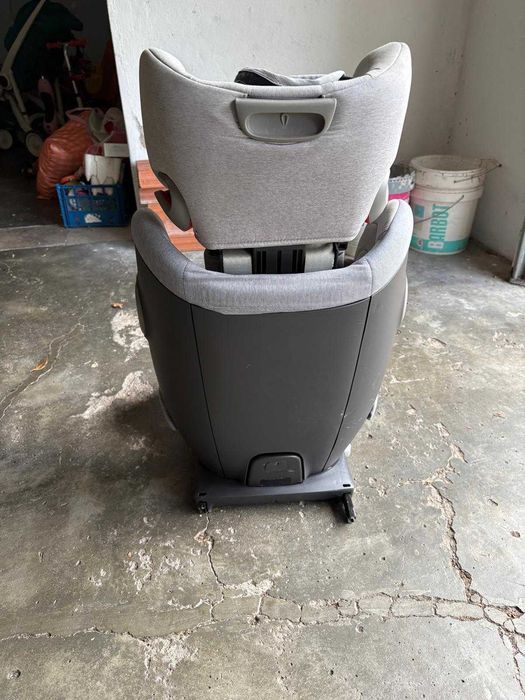 Cadeira GB Everna-Fix  Isofix dos 9 meses às 12 anos.