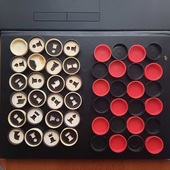 Шашки  черные, белые из СССР, комплект игра