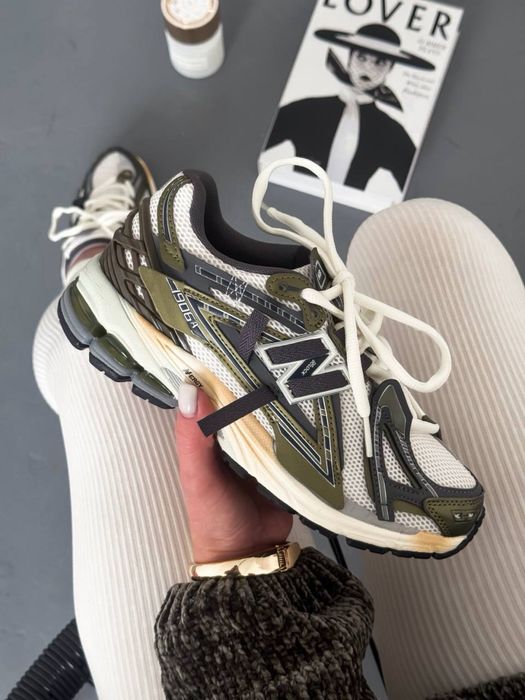 Спортивні жіночі кросівки New Balance 1906A Green хакі