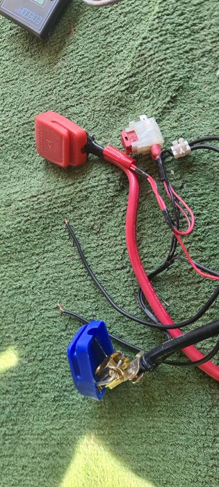 Inversor 1500W/3000W 
Reine Sinus Welle
Spannungswandler