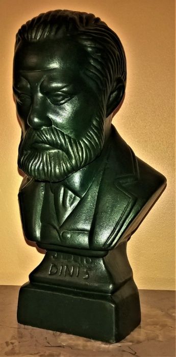 Busto de Júlio Dinis.