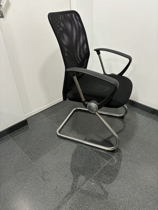 cadeira escritorio com braços bom estado