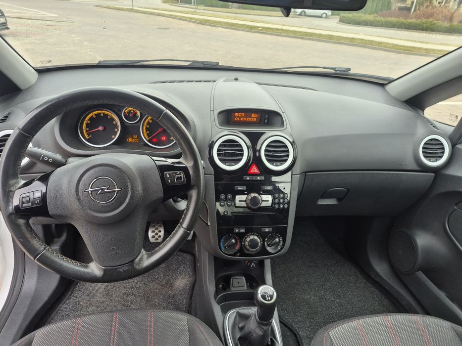 Opel Corsa 1.4 benzyna 2011r