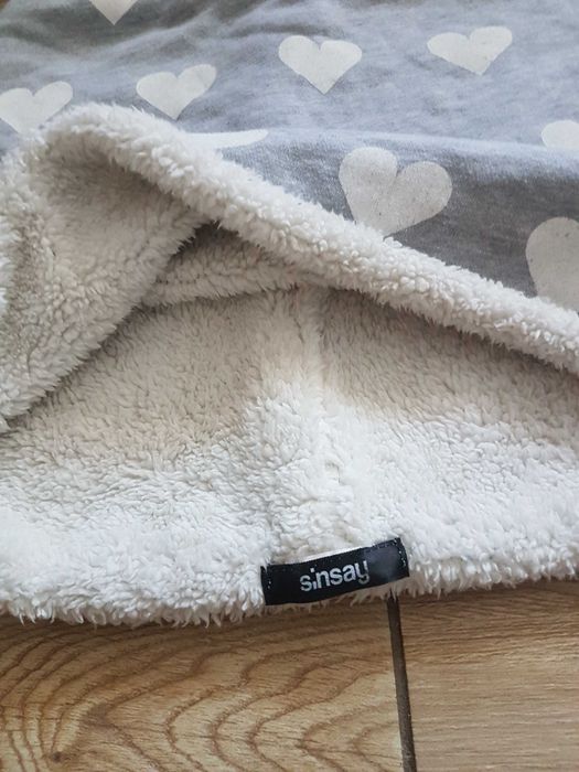 Komin w serduszka  z sinsay