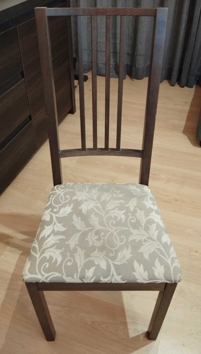 Mesa extensível e cadeiras