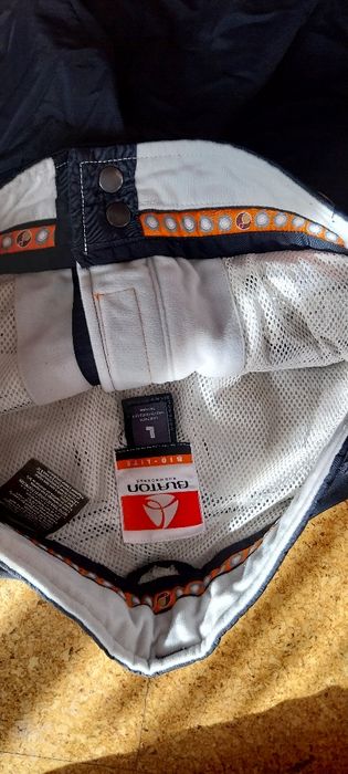 Roupa de neve. Equipamento de ski