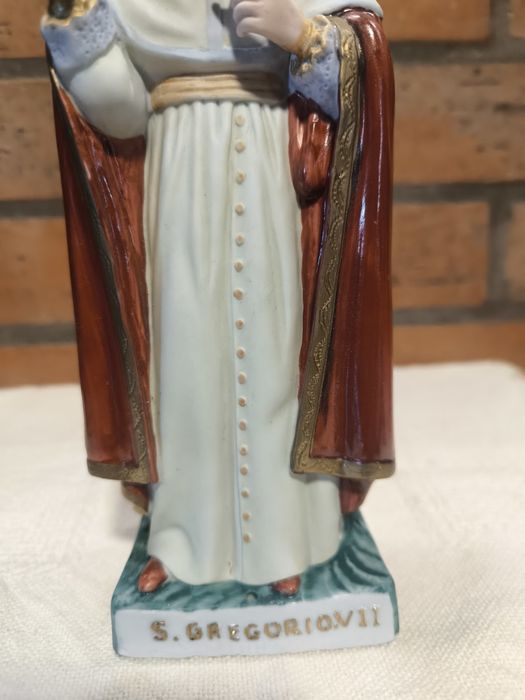 Estatua São Gregorio VII em Porcelana