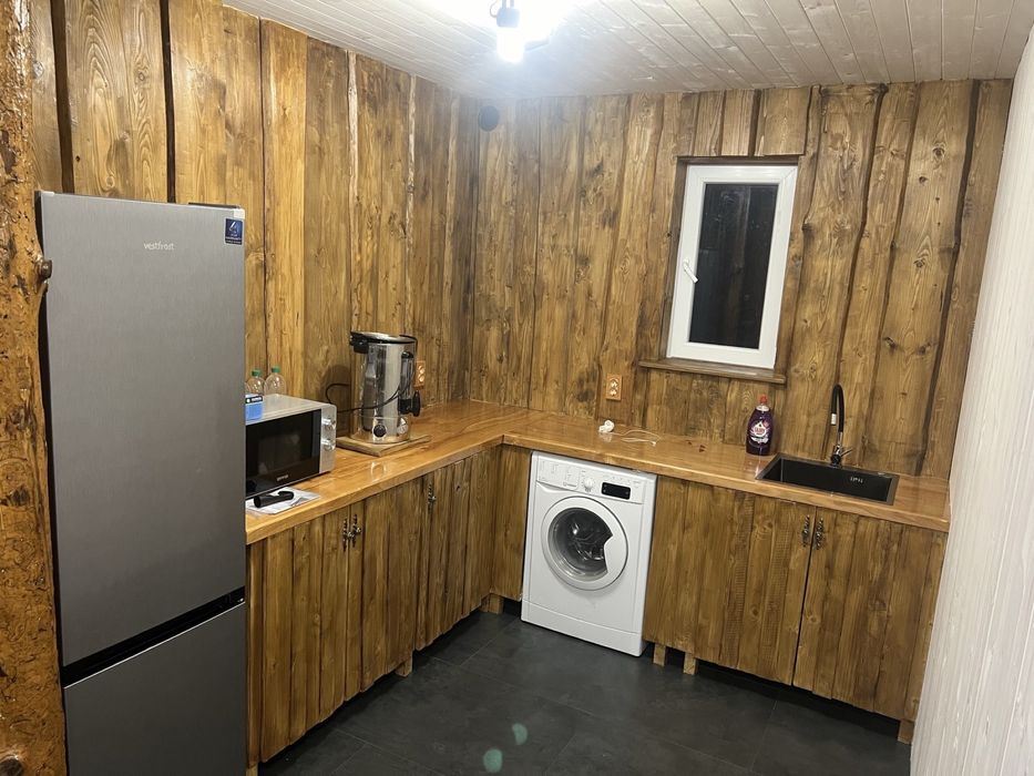 Затишний будинок для відпочинку та святкувань у Rest Family