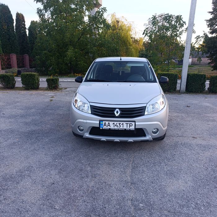 Продам Сандеро 2011р