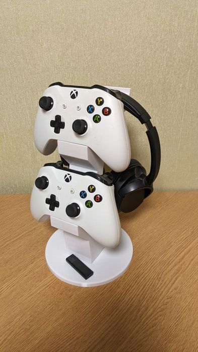 GameTower Duo – вертикальна підставка для двох контролерів і гарнітури