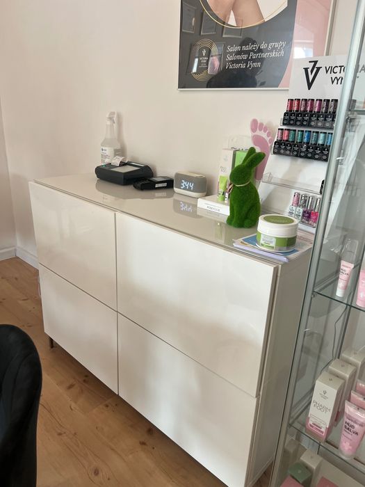 Komoda biały połysk Ikea szklany blat