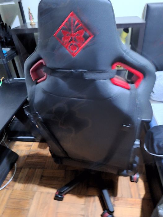 Vendo mesa e cadeira