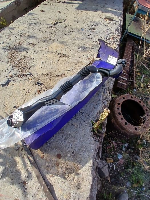 Продам маслозаливну  горловину Volvo FH12