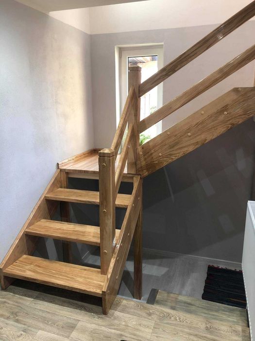 Schody drewniane na beton dąb jesion