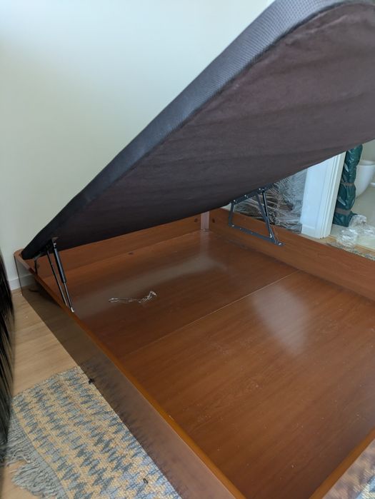 Cama de madeira maciça