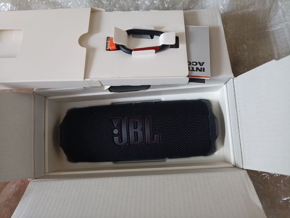 JBL flip 7 black original.Новая полный комплект.