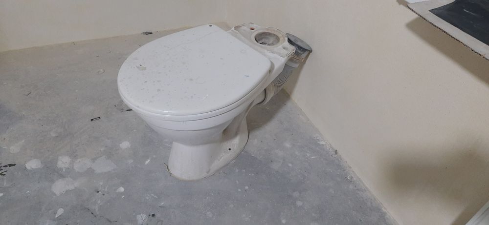 Строительный унитаз. С гофрой