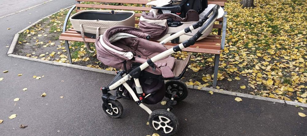 Дитяча коляска  .